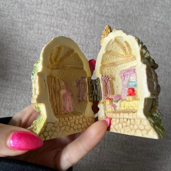 Vintage Miniature Hinged Diorama Hidden Easter‎ Egg House Pastel Decor - Picture 1 of 3